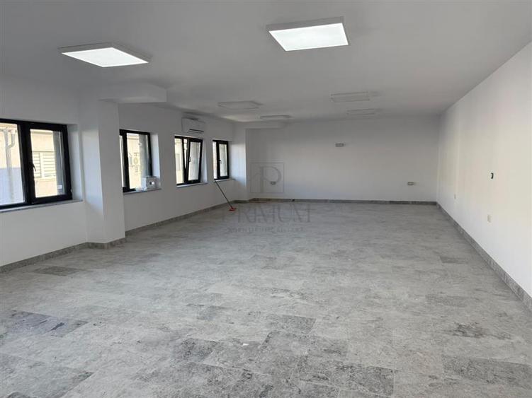 Spațiu comercial, de 400 mp, în Moșnița Nouă