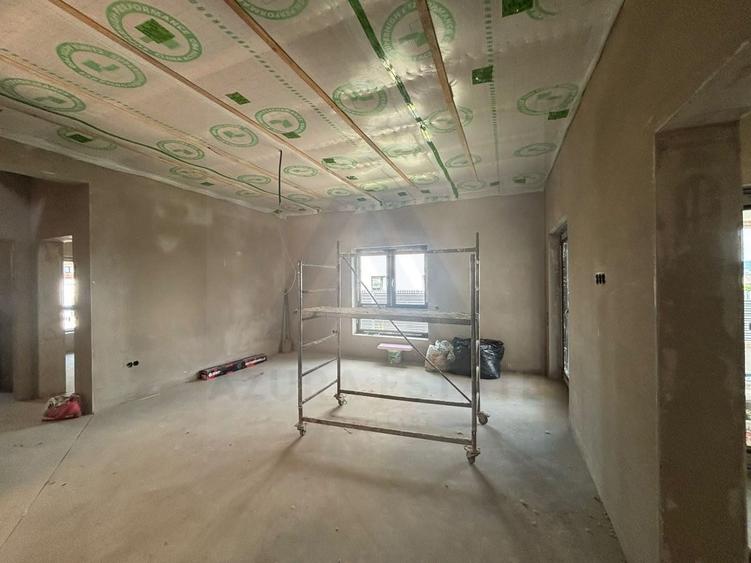 Casă individuală cu 4 camere cu Canalizare în Cristian