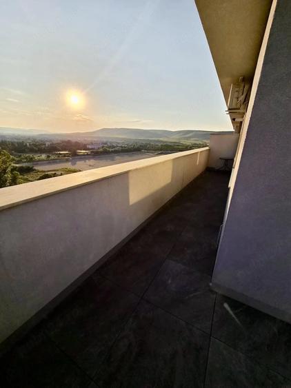 Apartament cu 3 camere decomandat în Florești
