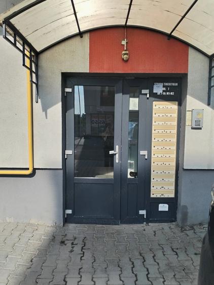 Apartament cu 2 camere decomandat în Florești