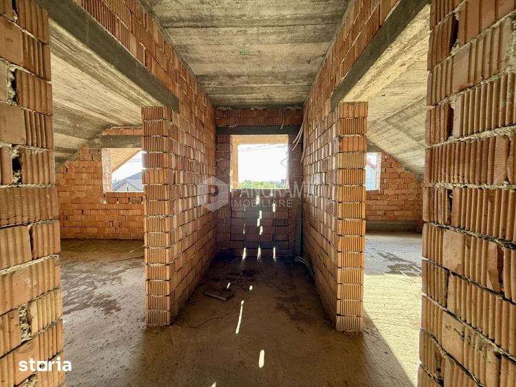 Casă cu 6 camere cu Teren 1900 Mp în Sud