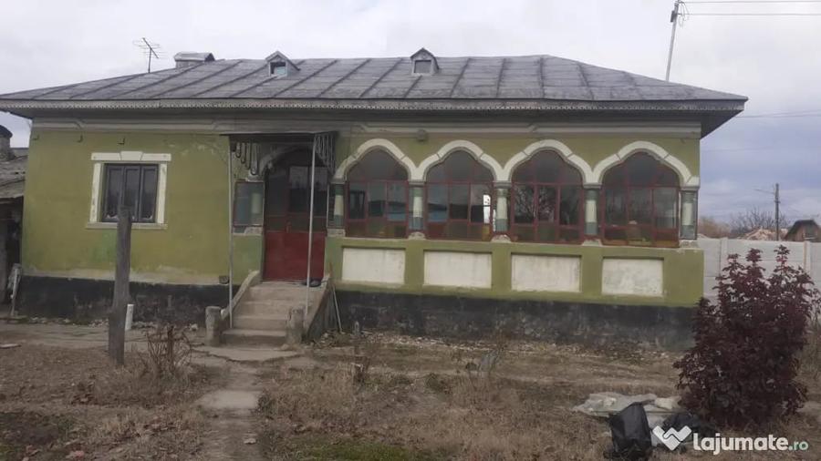 Casă cu 3 camere cu Teren 1550 Mp în Central