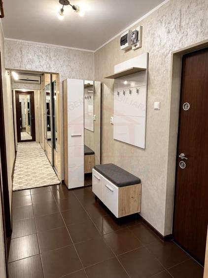 Apartament cu 3 camere decomandat, mobilat în Micro 20