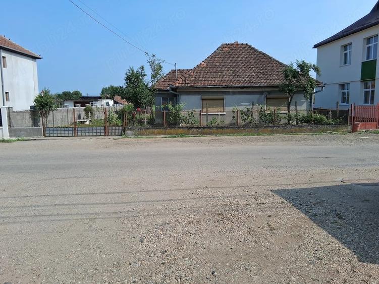 Casă cu Teren 900 Mp în Mădăras