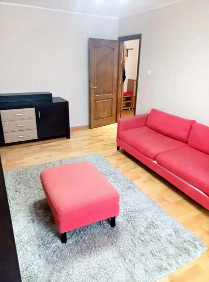 Apartament cu 3 camere decomandat, mobilat în Nicolina