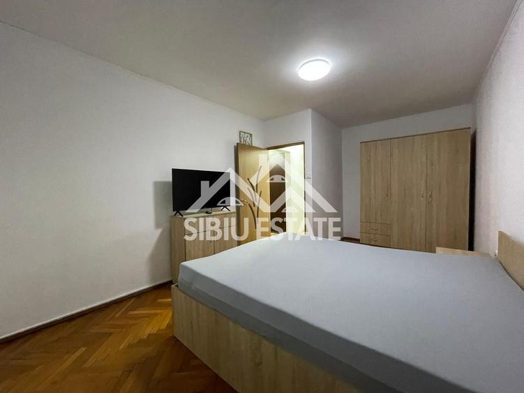Apartament cu 3 camere decomandat, mobilat în Central