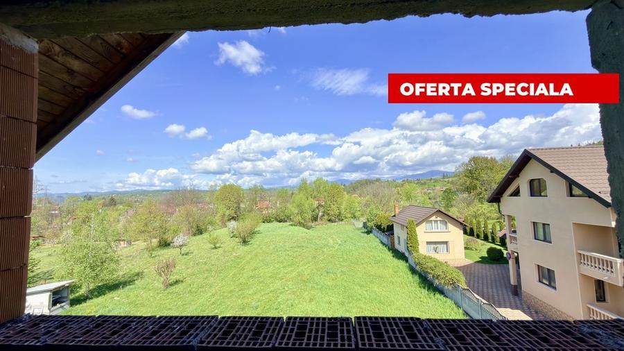 Casă individuală cu 12 camere cu Canalizare în Est