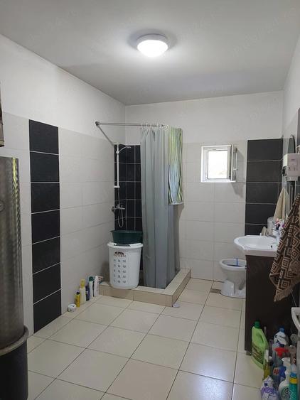 Casă cu Teren 2190 Mp în Plopeni