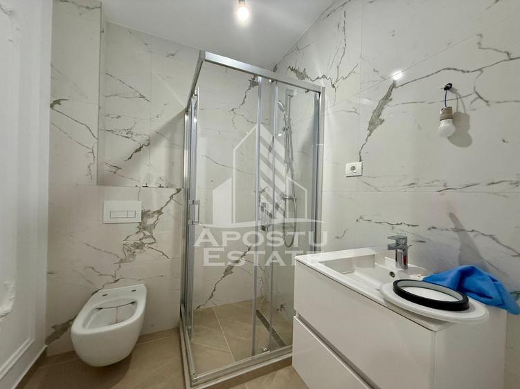 Apartament cu 3 camere semidecomandat, mobilat în Aradului