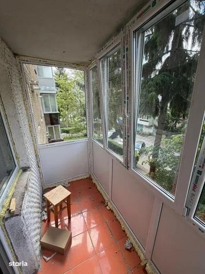 Apartament cu 3 camere semidecomandat în Dâmbu Pietros