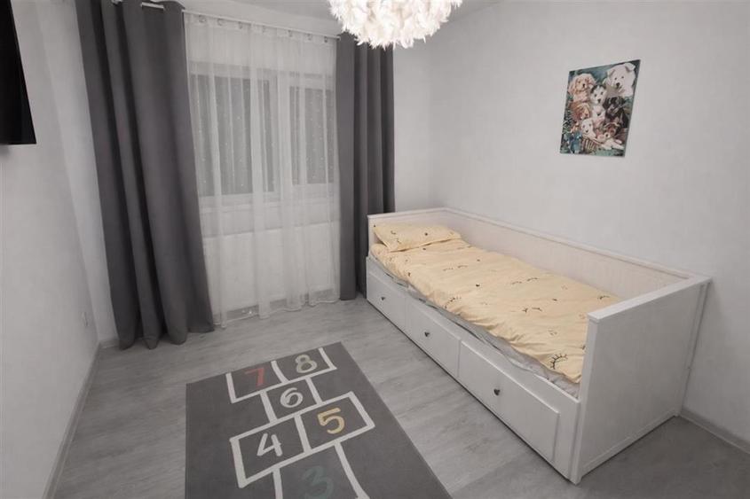 Apartament cu 3 camere semidecomandat în Șelimbăr — fotografia 3