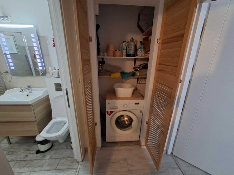 Apartament cu 3 camere semidecomandat în Basarab