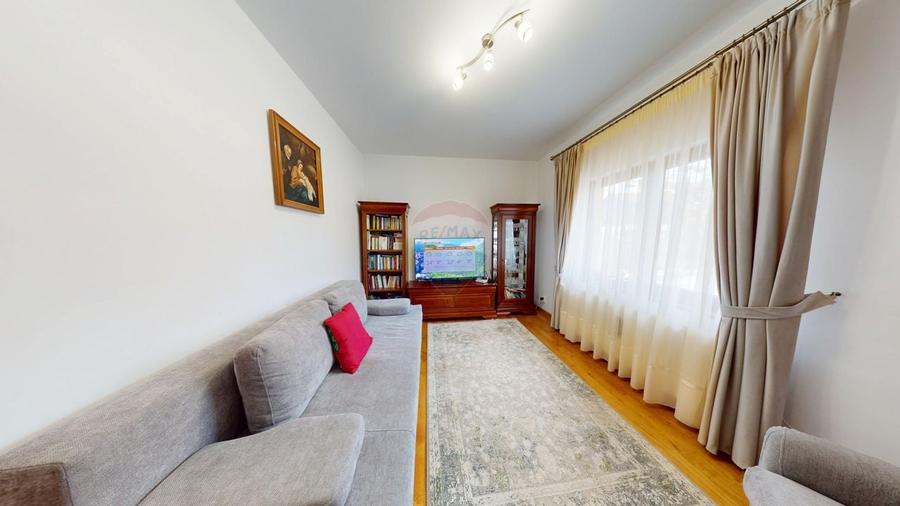Casă individuală cu 5 camere cu Teren 1132 Mp în Cisnădioara