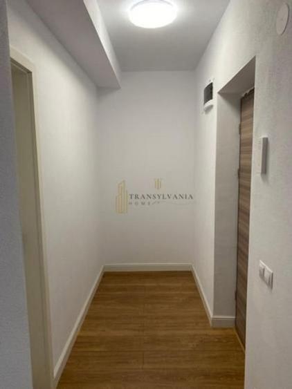 Apartament cu 3 camere semidecomandat, mobilat în Central