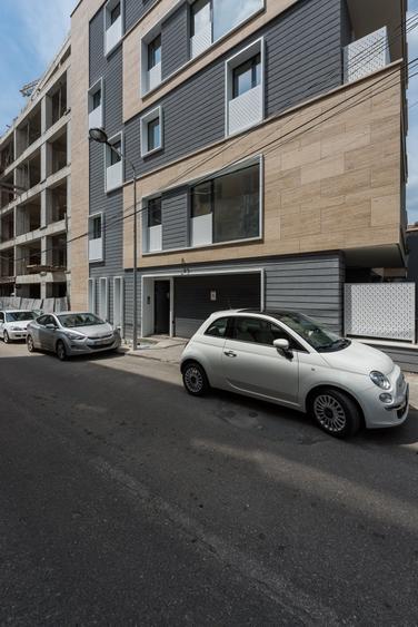 Apartament cu 3 camere semidecomandat în Cișmigiu