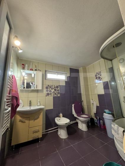 Casă individuală cu 6 camere cu Canalizare în Sud