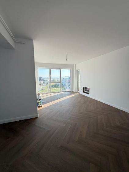 Apartament cu 3 camere decomandat în Est