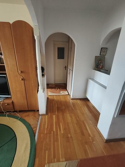 Apartament cu 3 camere decomandat în Dacia