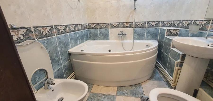 Apartament cu 3 camere decomandat, mobilat în Tineretului
