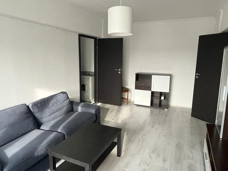 Apartament cu 2 camere semidecomandat, mobilat în P-ța Muncii