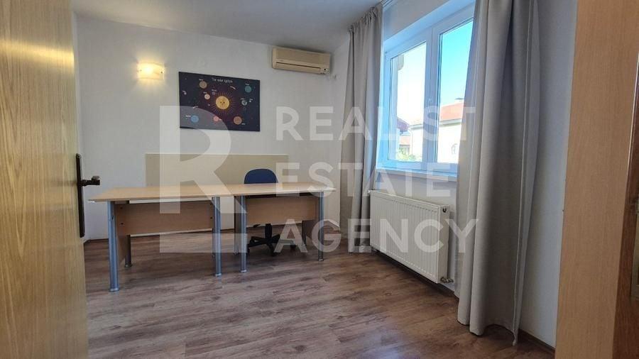 Duplex cu 5 camere cu Canalizare în Central