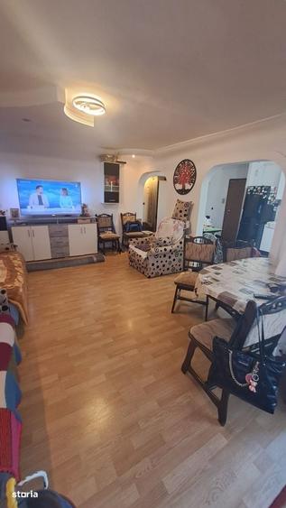 Apartament cu 4 camere decomandat în Central