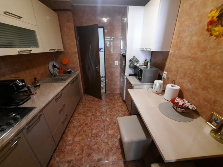 Apartament cu 3 camere decomandat, etaj 1/4, zona Alexandru cel Bun - 10