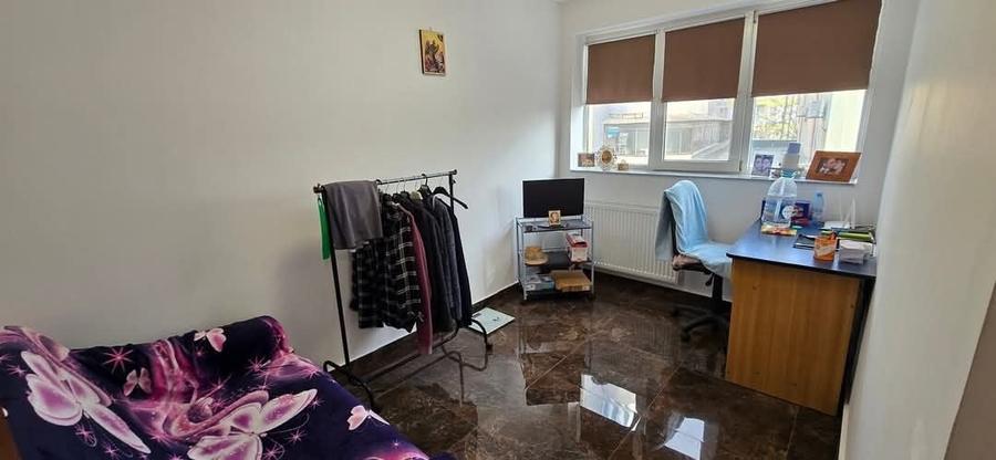 Apartament cu 3 camere semidecomandat în Central