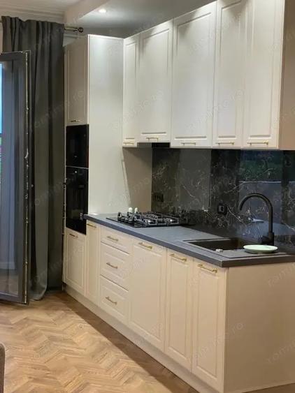 Apartament cu 3 camere decomandat în Valea Ialomiței