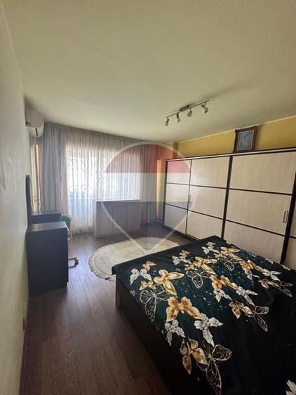 Apartament cu 3 camere, mobilat în Central
