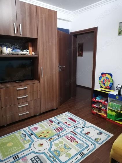 Apartament cu 3 camere decomandat în Popești-Leordeni