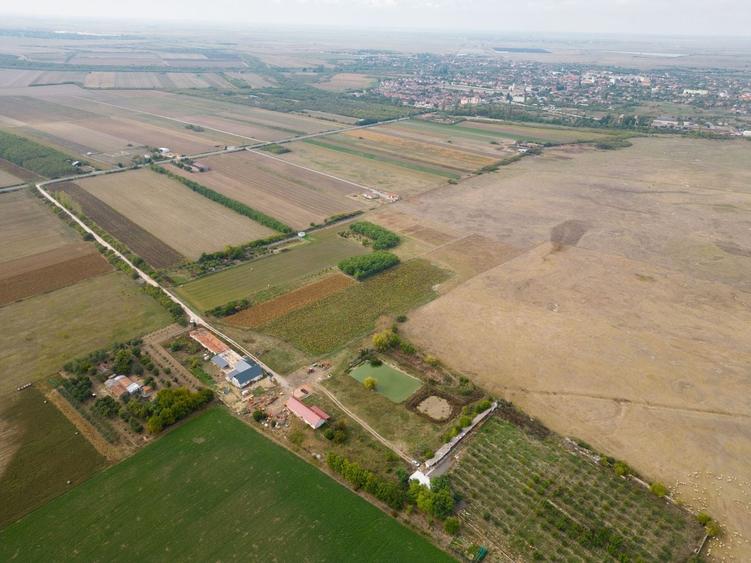 Casă individuală cu 7 camere cu Canalizare în Exterior Est