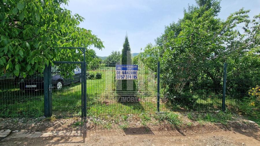Teren Construcții intravilan de 1400 mp, în Nord-Est
