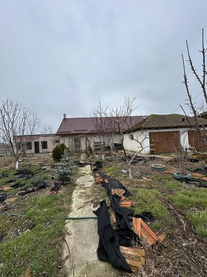 Casa spatioasa cu teren si anexa in Dorobantu - 1