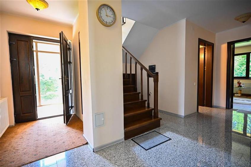 Casă individuală cu 5 camere cu Teren 1700 Mp în Timișu de Sus