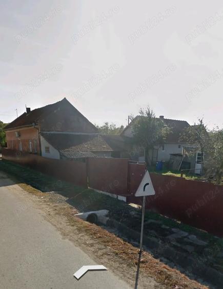 Casă cu Teren 2017 Mp în Sacoșu Mare