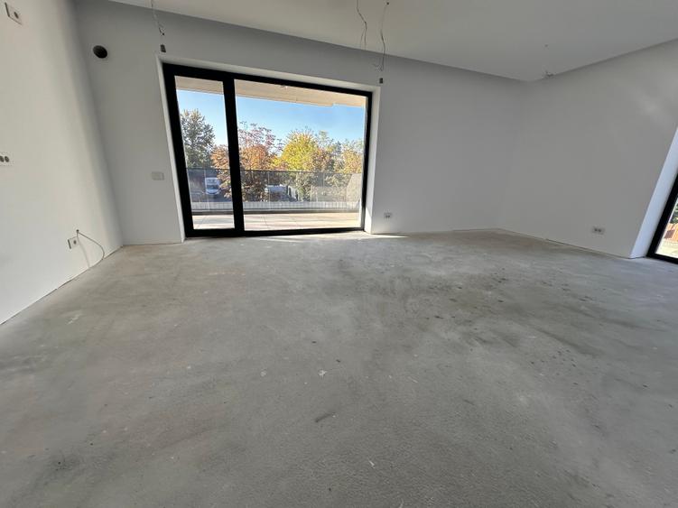 Apartament cu 3 camere semidecomandat în Iancu Nicolae