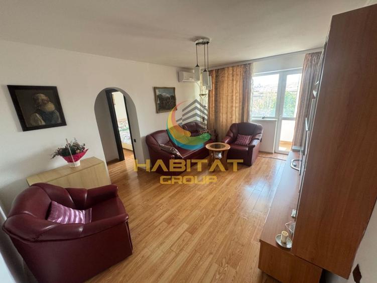 Apartament cu 3 camere semidecomandat, mobilat în P-ța Victoriei