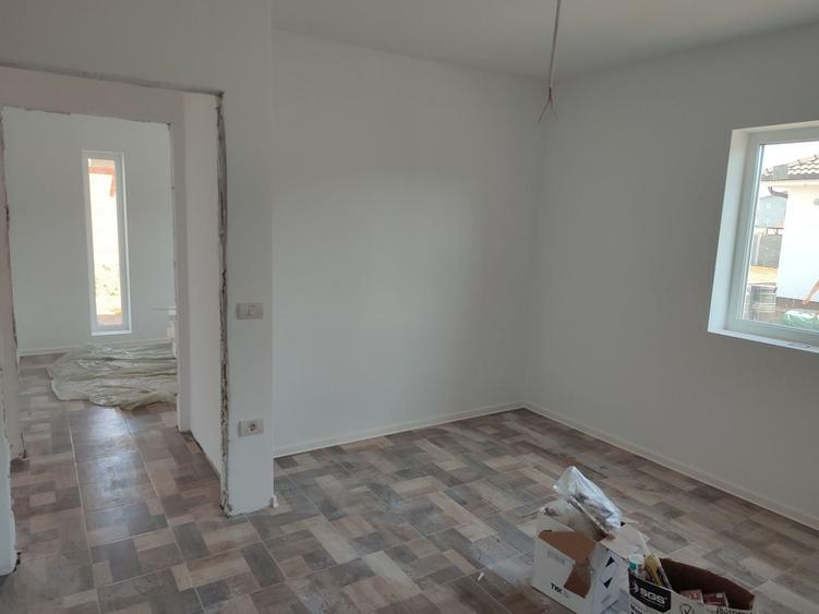 Casă individuală cu 3 camere cu Canalizare în Exterior Vest