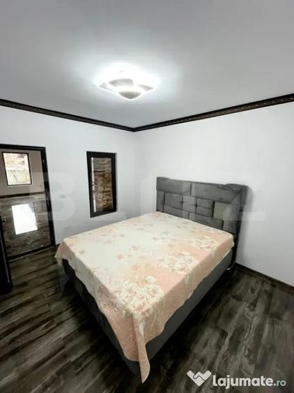 Casă cu 7 camere cu Teren 600 Mp în Central