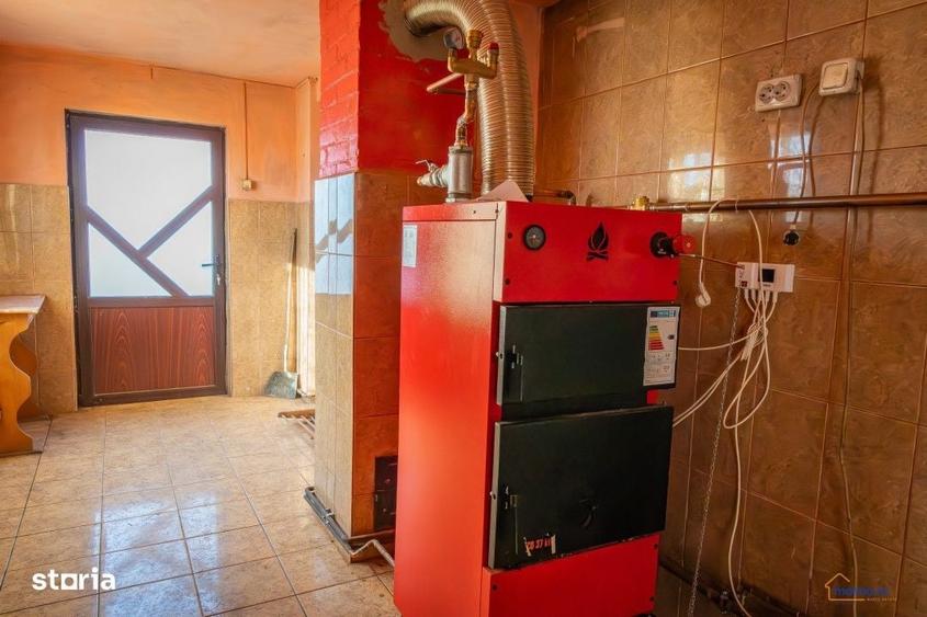 Casă cu 4 camere în Coman