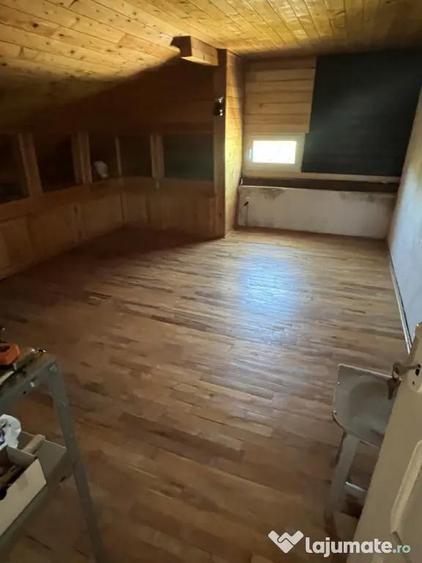 Casă cu 10 camere cu Teren 625 Mp în Păușești