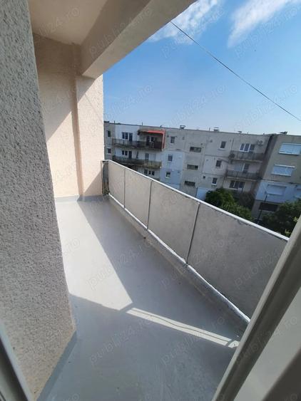Apartament cu 3 camere semidecomandat în Carei