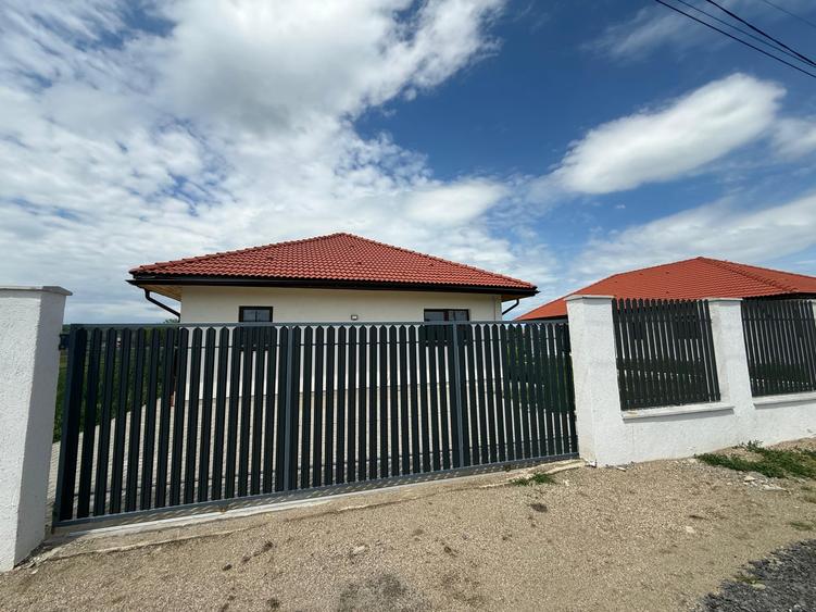 Casă individuală cu 4 camere cu Canalizare în Jucu de Mijloc