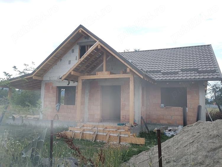 Casă cu 3 camere cu Teren 600 Mp în Dumbrava