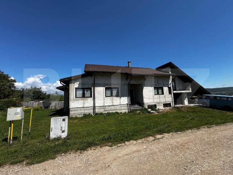 Casă individuală cu 4 camere cu Garaj în Micești