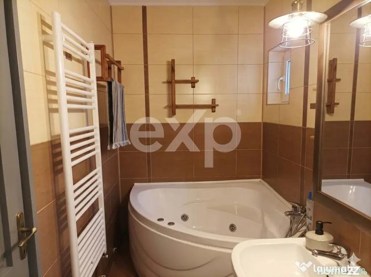 Apartament cu 4 camere decomandat în Florești