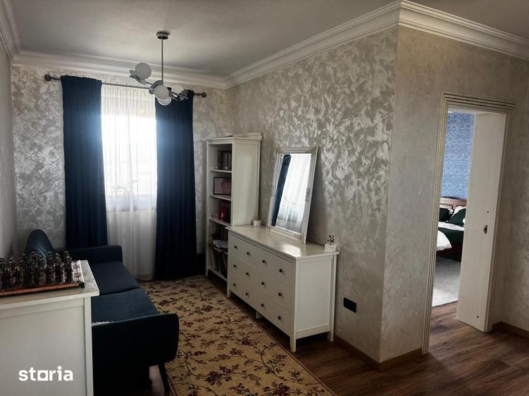 Casă cu 5 camere cu Teren 1000 Mp în Mihai Eminescu