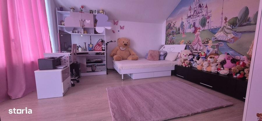 Casă cu 4 camere în Piatra