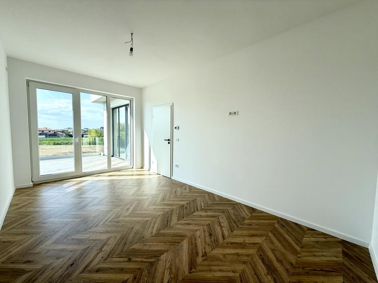 Duplex cu 5 camere cu Canalizare în Dumbrăvița